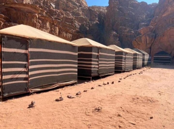 Saleem With Jeep Tour Leilighet Wadi Rum Eksteriør bilde
