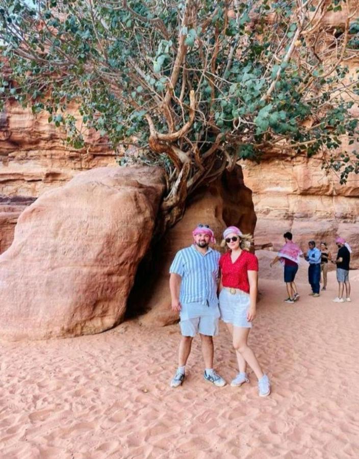 Saleem With Jeep Tour Leilighet Wadi Rum Eksteriør bilde